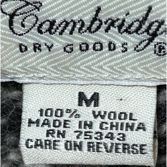 Cambridge Wool Sweater Christmas Fair Isle Red Black Silver Clasp Size Medium - Picture 12 of 12